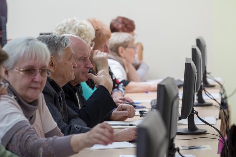 120 приморских пенсионеров сели за парты, чтобы освоить компьютер
