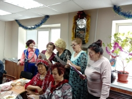 "Серебряные" добровольцы ГО Большой Камень поздравляют с новогодними праздниками 2