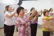 Владивостокские пенсионеры продолжают осваивать гимнастику цигун