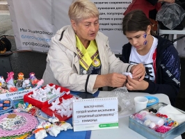 Серебряные волонтеры приняли участие в мероприятии "Мосты Владивостока " . 5