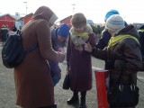 Акция "Помощники Деда Мороза возвращают взрослым веру в чудеса" прошла на Центральной площади 0