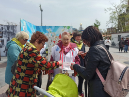 ​Серебряные волонтеры принимают участие в акциях «Красная гвоздика» и «Георгиевская ленточка» 12