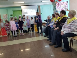 Серебряные добровольцы Приморья на празднике 8 марта у детей из СРЦН "Парус надежды" 8