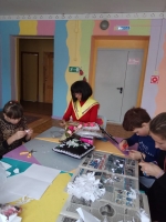 Серебряные волонтеры с детьми из КГБОУ " Черниговская" КШИ готовятся к новому году 0
