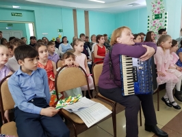 Серебряные добровольцы Приморья на празднике 8 марта у детей из СРЦН "Парус надежды" 4