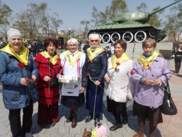 ​Серебряные волонтеры принимают участие в акциях «Красная гвоздика» и «Георгиевская ленточка» 1