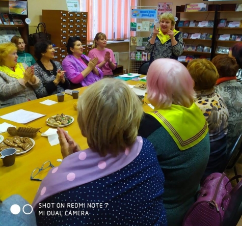 Уссурийские "серебряные" волонтёры провели "Добрые уроки" в библиотеке "Семейное чтение"