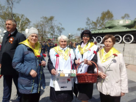 ​Серебряные волонтеры принимают участие в акциях «Красная гвоздика» и «Георгиевская ленточка» 7