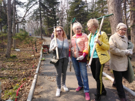 Серебряные добровольцы Приморья приняли участие во Всероссийском субботнике 8