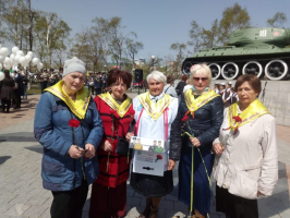 ​Серебряные волонтеры принимают участие в акциях «Красная гвоздика» и «Георгиевская ленточка» 3