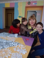 Серебряные волонтеры с детьми из КГБОУ " Черниговская" КШИ готовятся к новому году 2