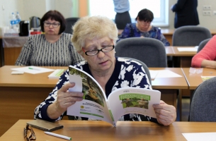 В ногу со временем: пенсионеры Владивостока изучают финансовый рынок 0