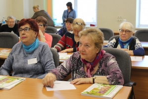В ногу со временем: пенсионеры Владивостока изучают финансовый рынок 3